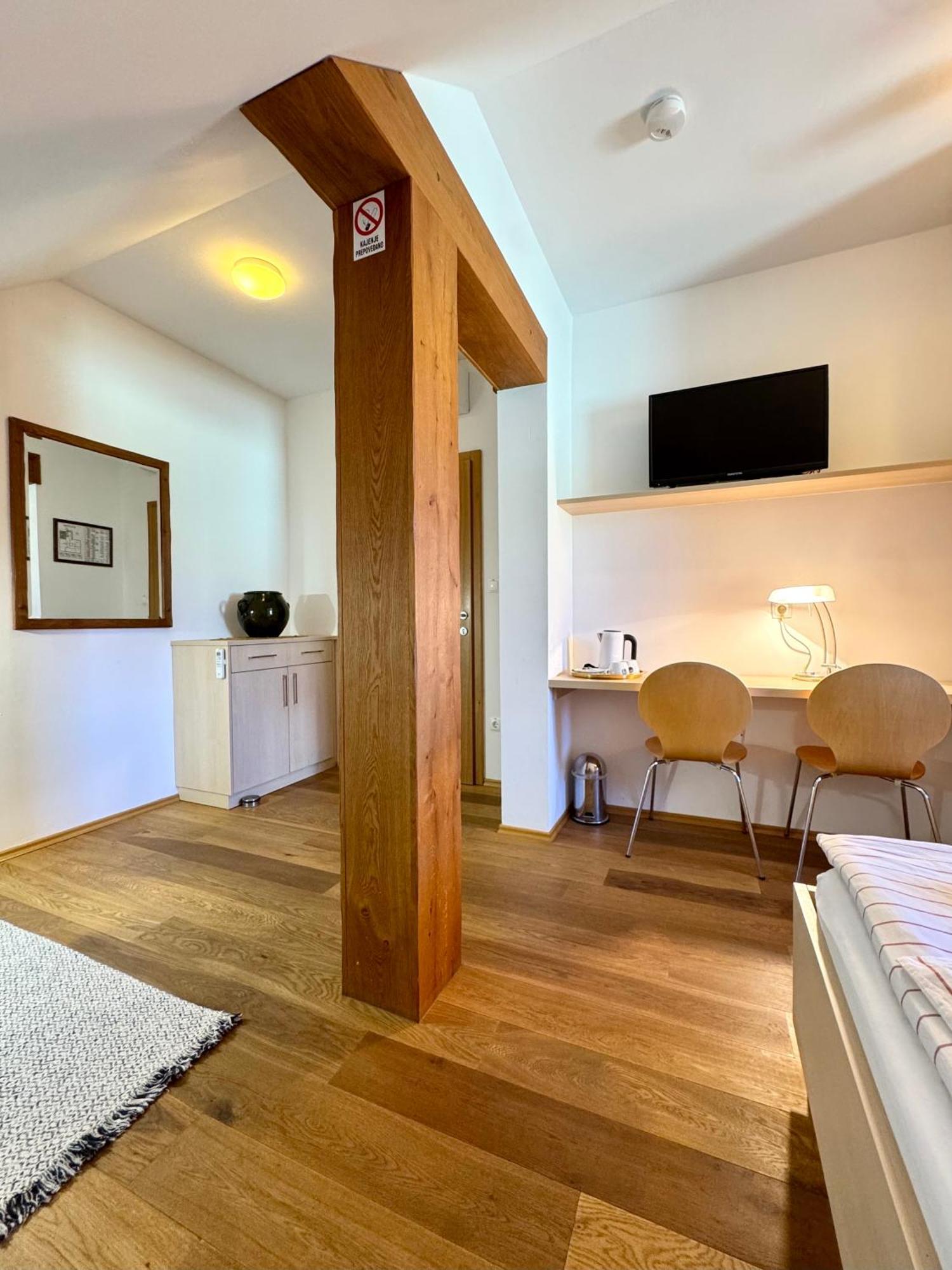 Guest House Domacija Krnc Hrib pri Hinjah Exteriör bild